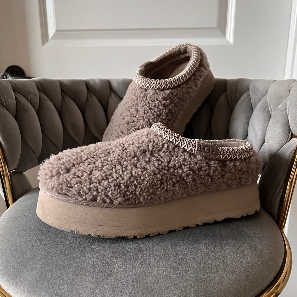 UGG Tazz Maxi Curly Slipper Sand Size 10